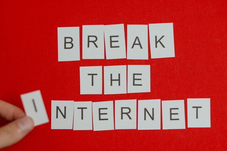 Cutout letters forming 'Break the Internet' on a vibrant red background. — Die besten Einzahlungsoptionen im BetRepublic Casi